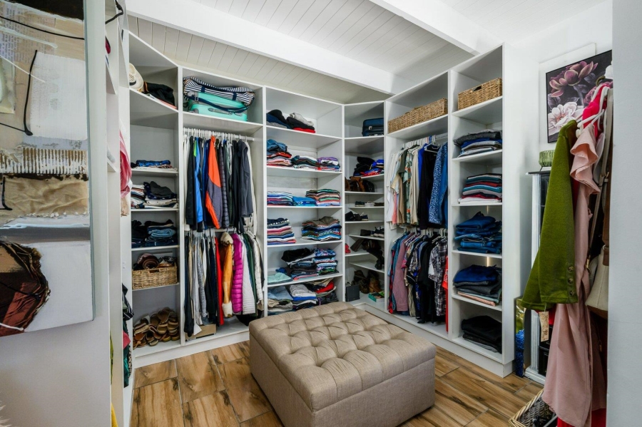 8 Bedroom Property for Sale in Summerstrand Eastern Cape